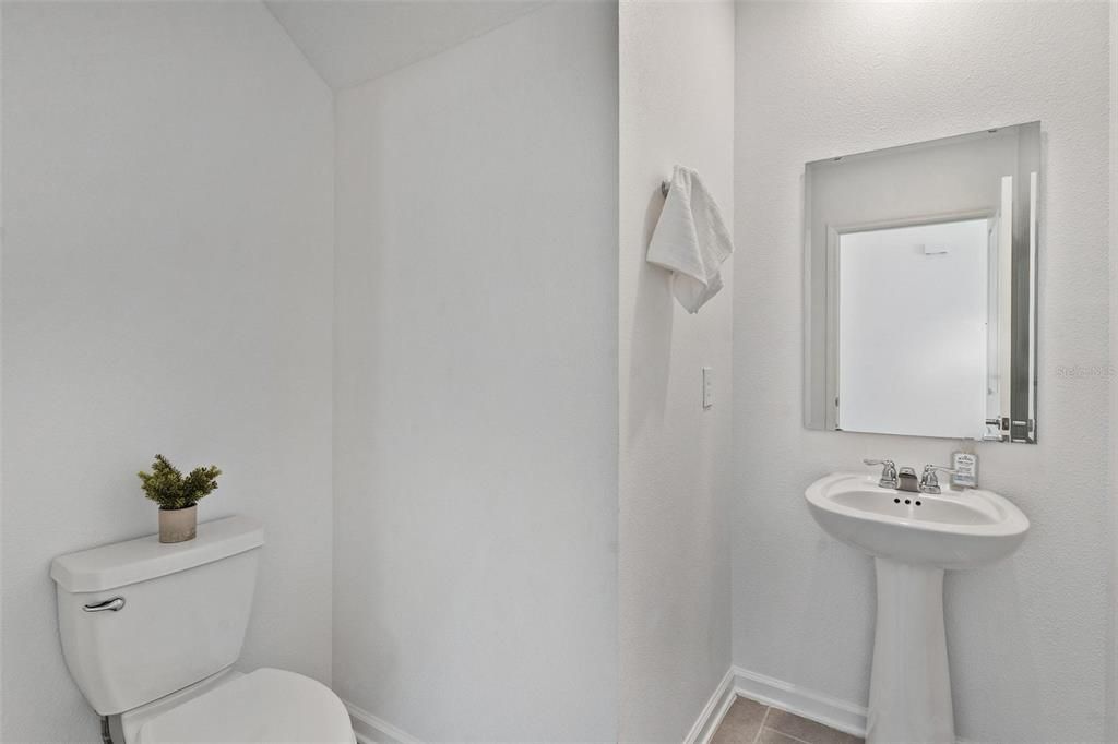 Activo con contrato: $379,990 (4 camas, 2 baños, 2600 Pies cuadrados)