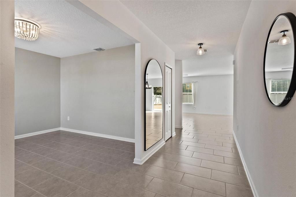 Activo con contrato: $379,990 (4 camas, 2 baños, 2600 Pies cuadrados)