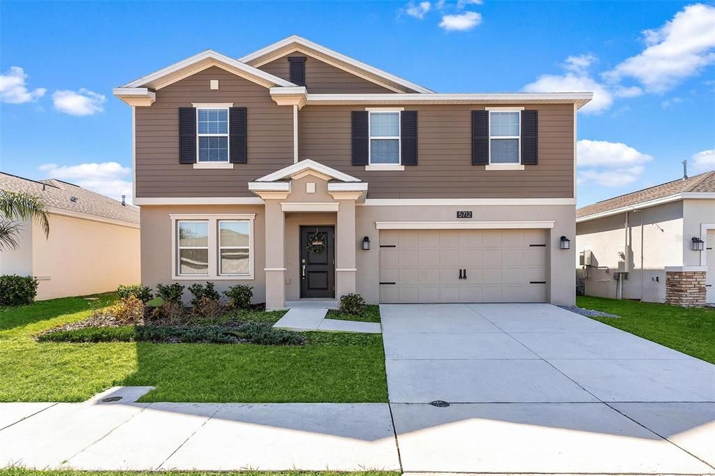 Activo con contrato: $379,990 (4 camas, 2 baños, 2600 Pies cuadrados)