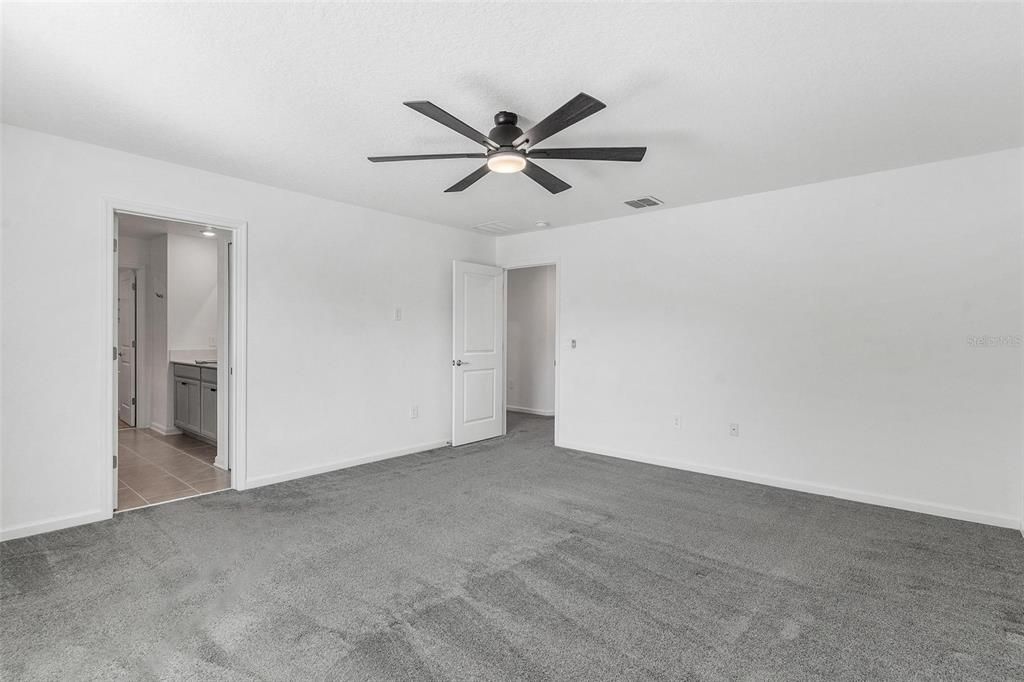 Activo con contrato: $379,990 (4 camas, 2 baños, 2600 Pies cuadrados)