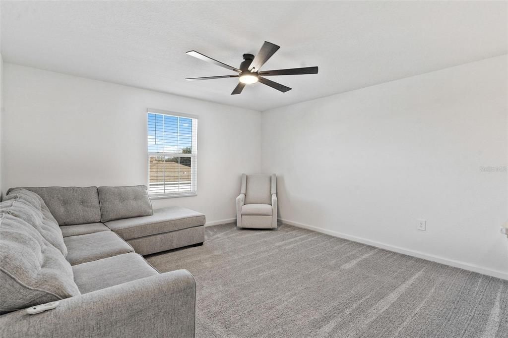 Activo con contrato: $379,990 (4 camas, 2 baños, 2600 Pies cuadrados)