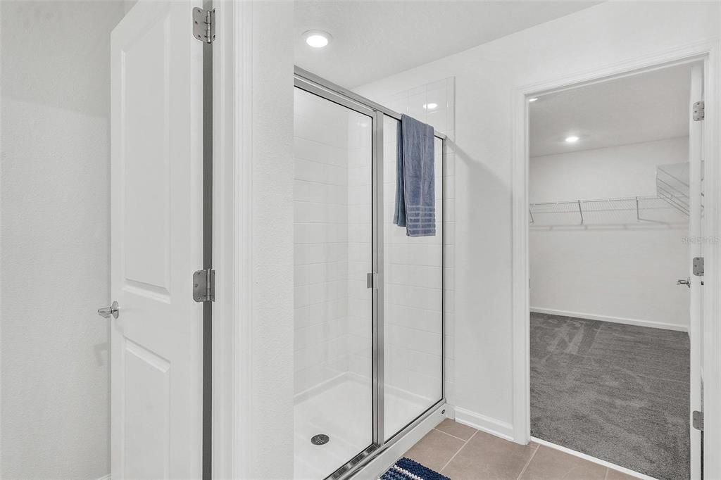 Activo con contrato: $379,990 (4 camas, 2 baños, 2600 Pies cuadrados)