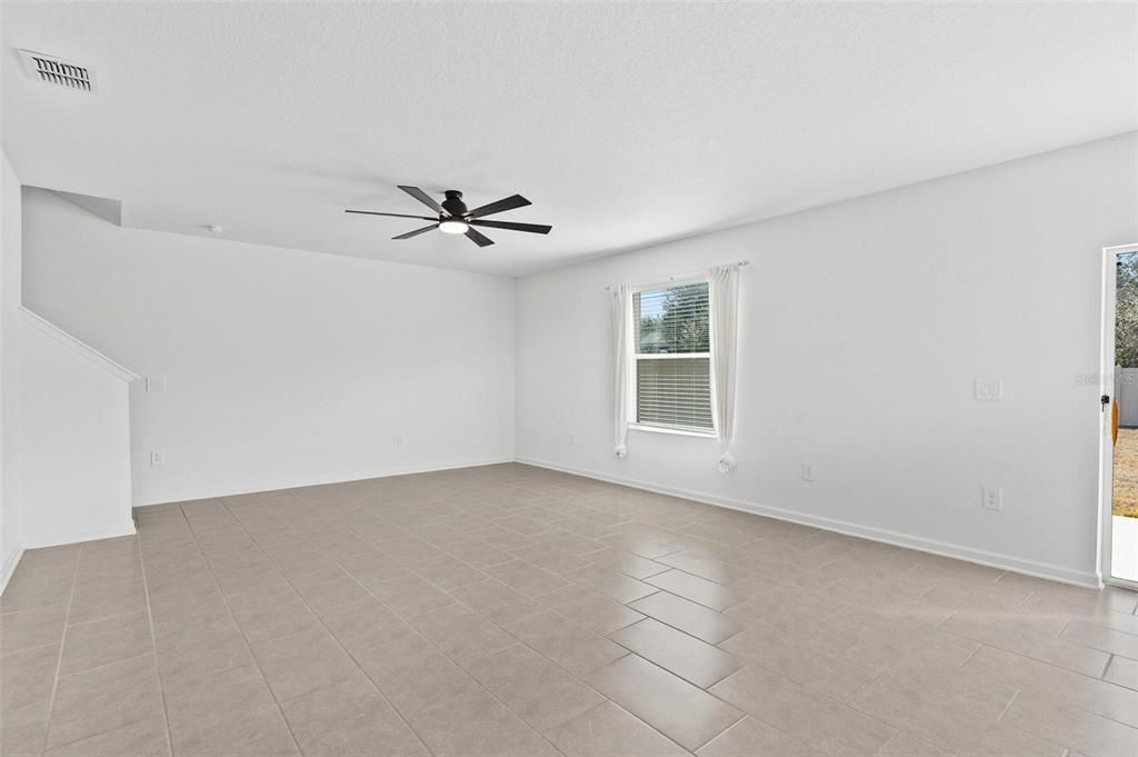 Activo con contrato: $379,990 (4 camas, 2 baños, 2600 Pies cuadrados)