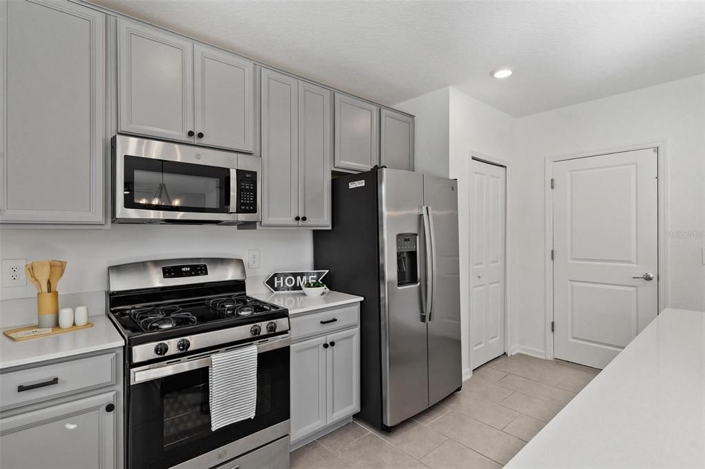 Activo con contrato: $379,990 (4 camas, 2 baños, 2600 Pies cuadrados)