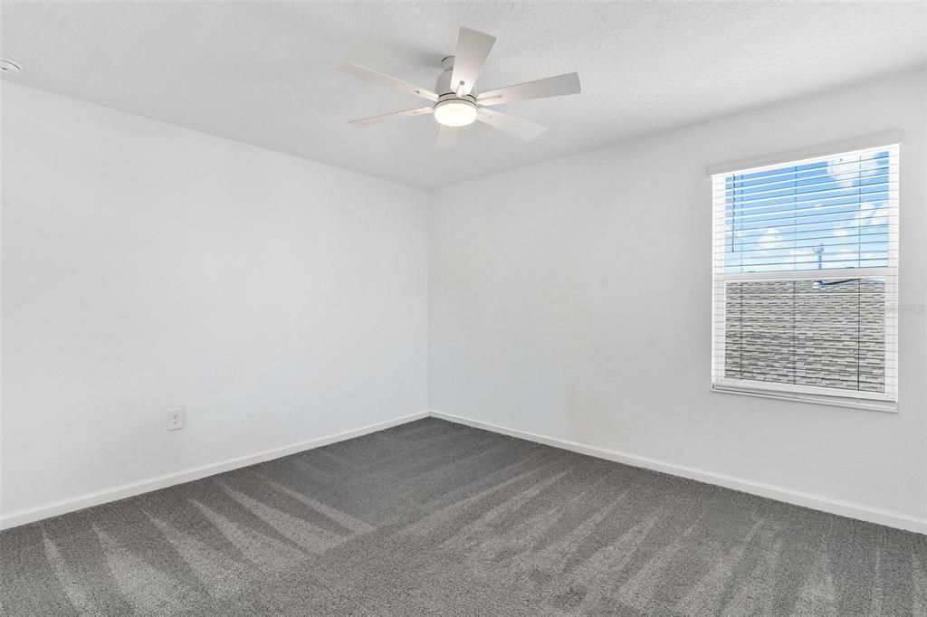Activo con contrato: $379,990 (4 camas, 2 baños, 2600 Pies cuadrados)