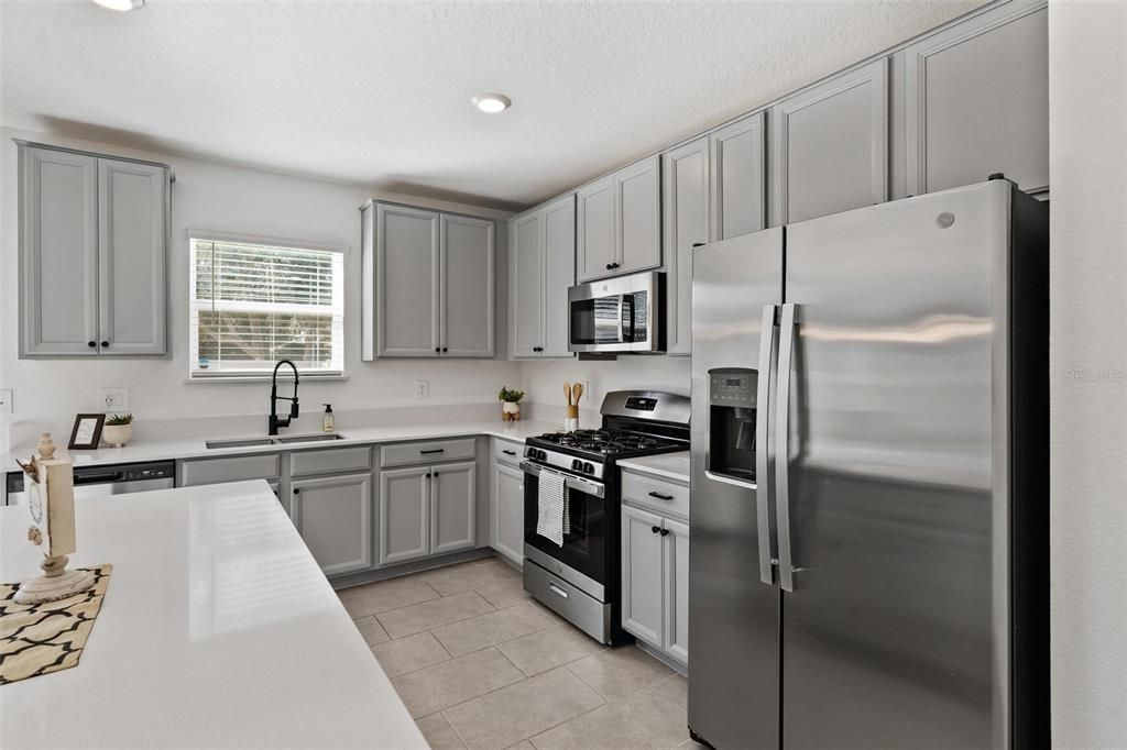 Activo con contrato: $379,990 (4 camas, 2 baños, 2600 Pies cuadrados)