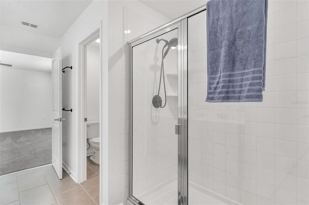 Activo con contrato: $379,990 (4 camas, 2 baños, 2600 Pies cuadrados)