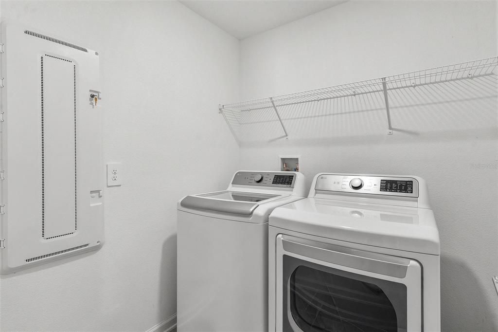 Activo con contrato: $379,990 (4 camas, 2 baños, 2600 Pies cuadrados)