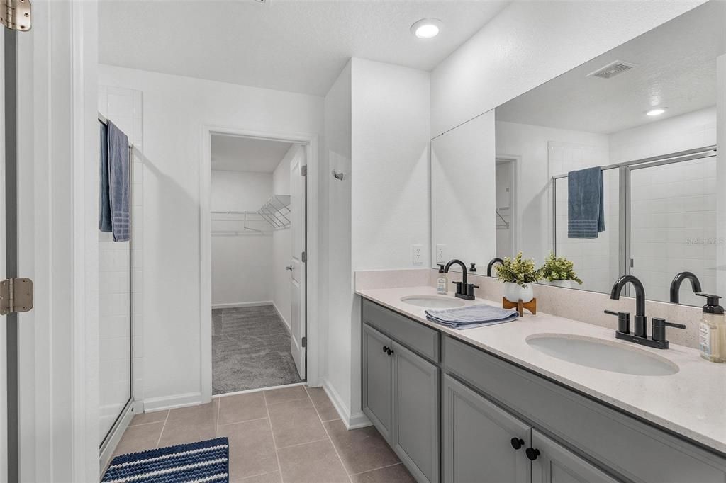 Activo con contrato: $379,990 (4 camas, 2 baños, 2600 Pies cuadrados)