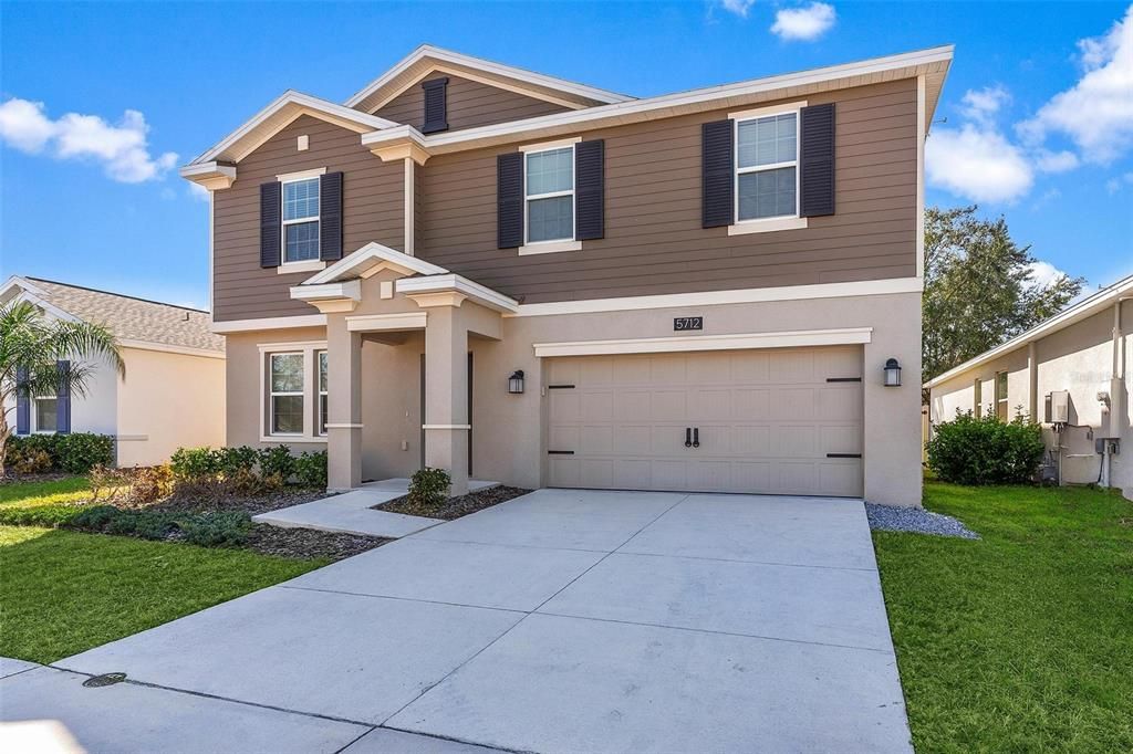 Activo con contrato: $379,990 (4 camas, 2 baños, 2600 Pies cuadrados)