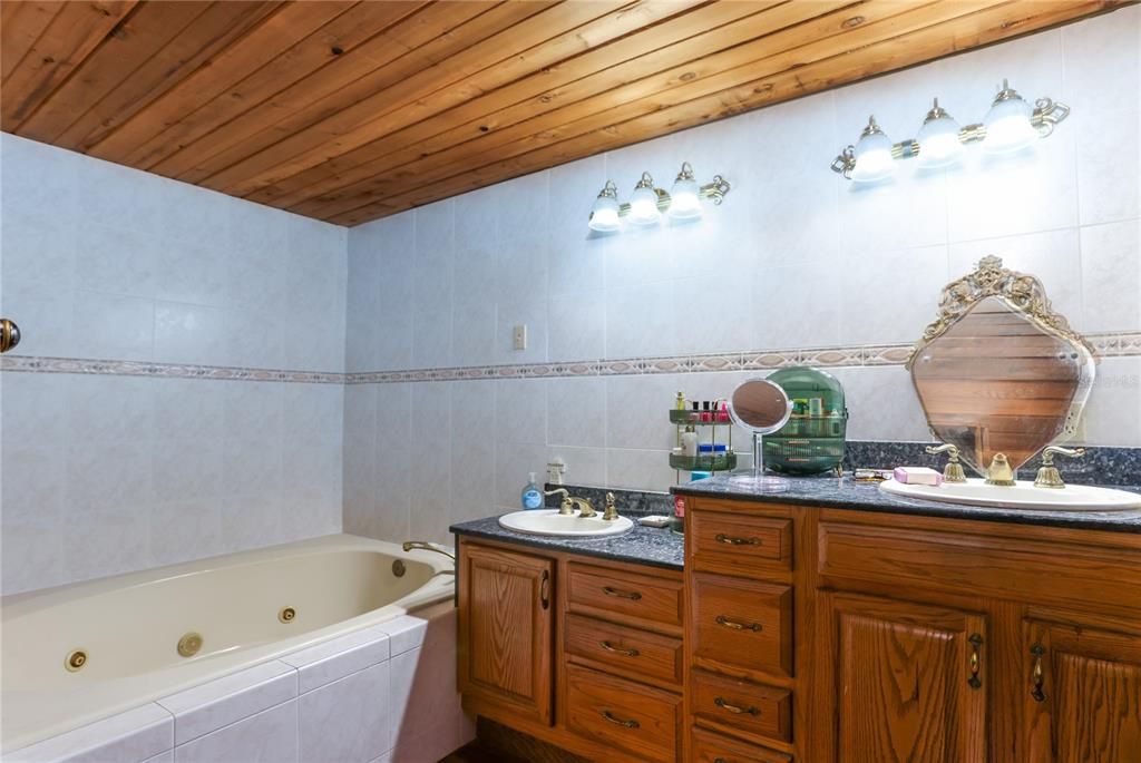 For Sale: $1,195,900 (5 beds, 5 baths, 4067 Square Feet)
