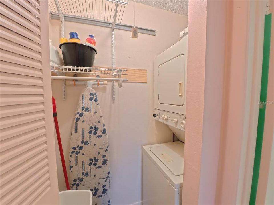 Под контрактом: $69,900 (1 спален, 1 ванн, 725 Квадратных фут)