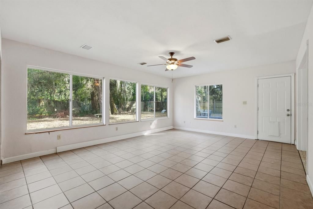 For Sale: $224,000 (3 beds, 2 baths, 1512 Square Feet)