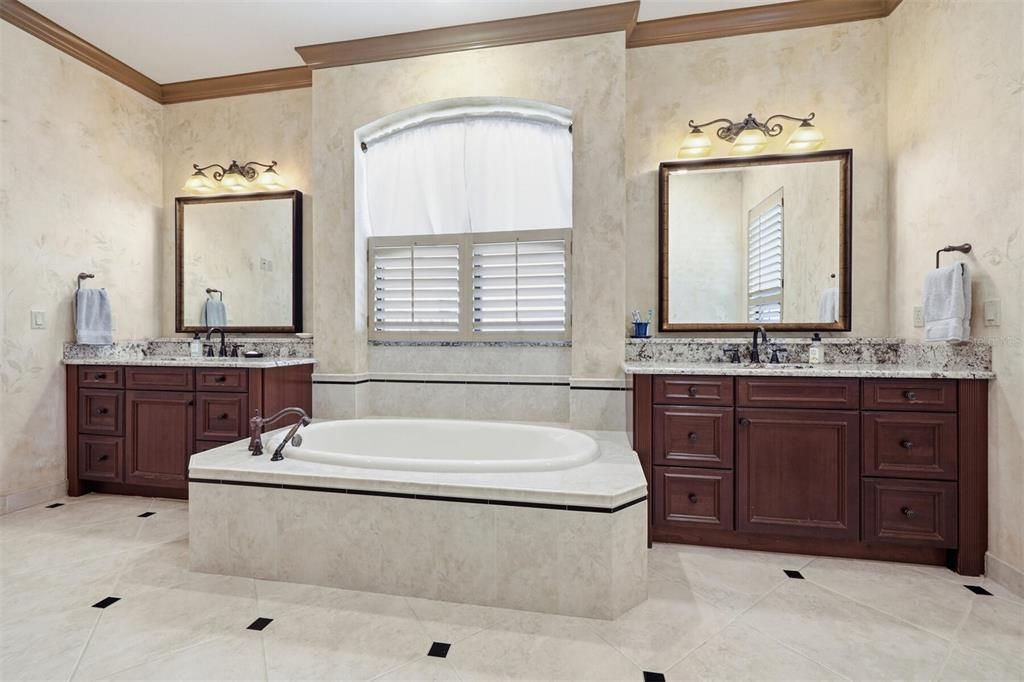 На продажу: $1,080,000 (4 спален, 3 ванн, 3687 Квадратных фут)