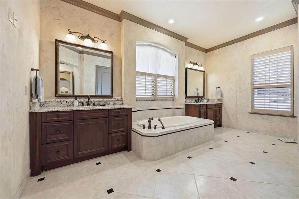 На продажу: $1,080,000 (4 спален, 3 ванн, 3687 Квадратных фут)