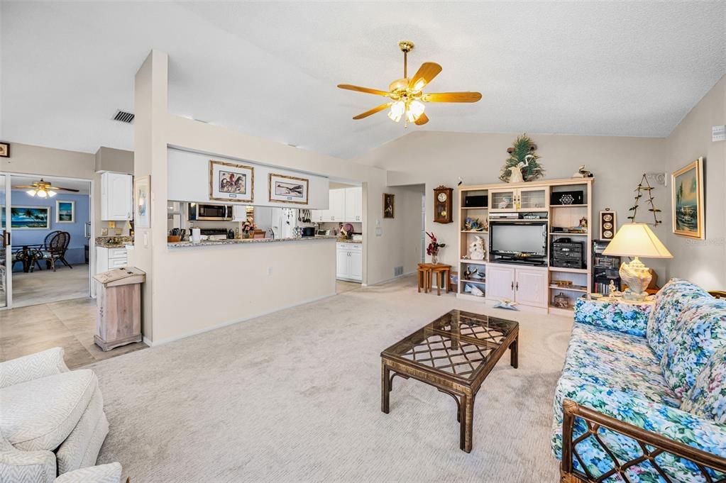 Active With Contract: $299,900 (2 beds, 2 baths, 1820 Square Feet)