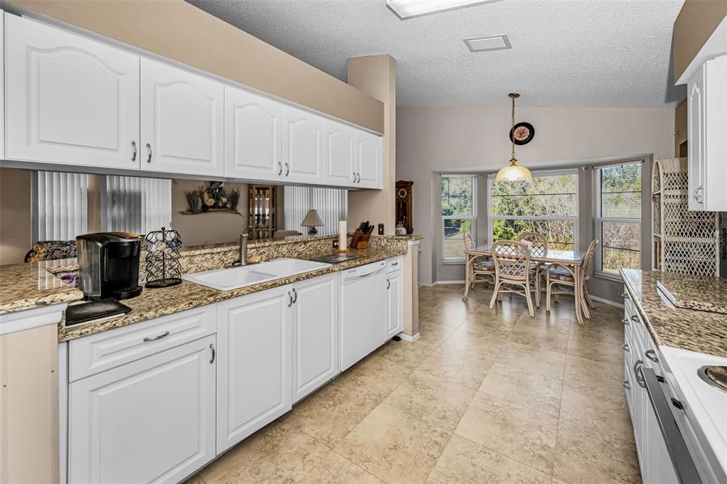 Active With Contract: $299,900 (2 beds, 2 baths, 1820 Square Feet)