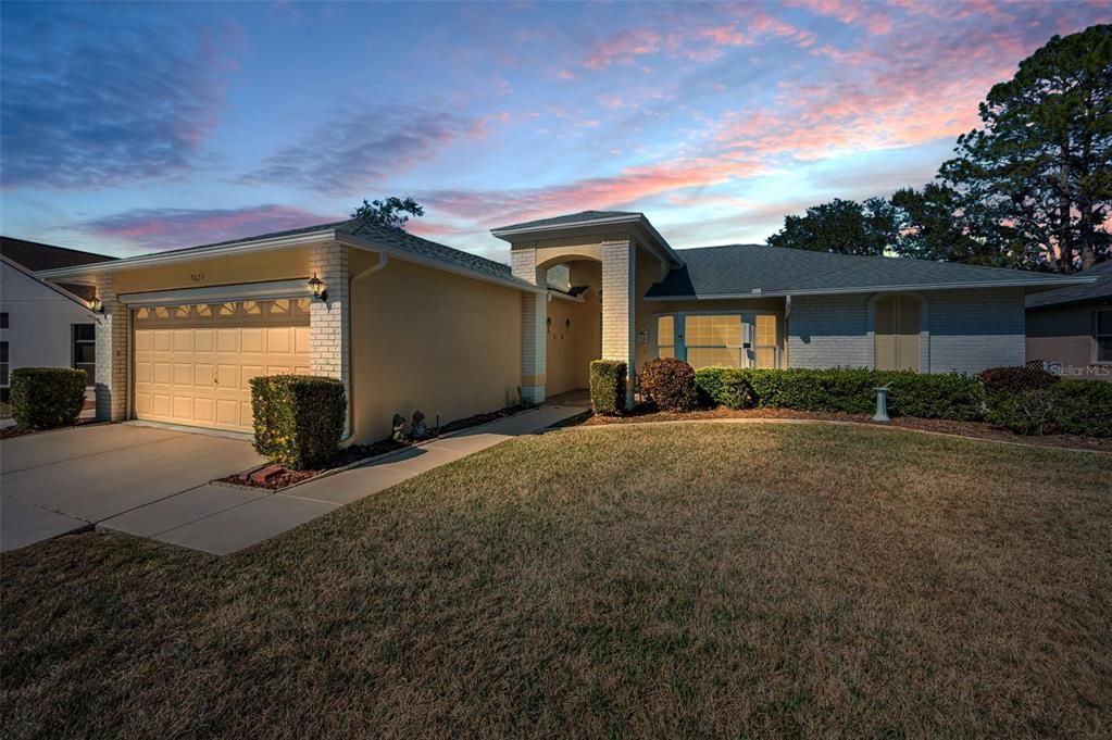 Active With Contract: $299,900 (2 beds, 2 baths, 1820 Square Feet)