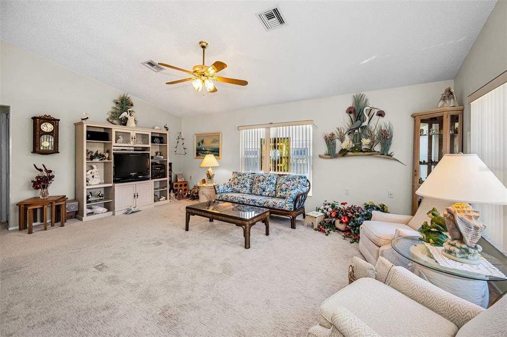 Active With Contract: $299,900 (2 beds, 2 baths, 1820 Square Feet)