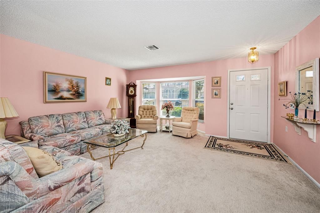 Active With Contract: $299,900 (2 beds, 2 baths, 1820 Square Feet)