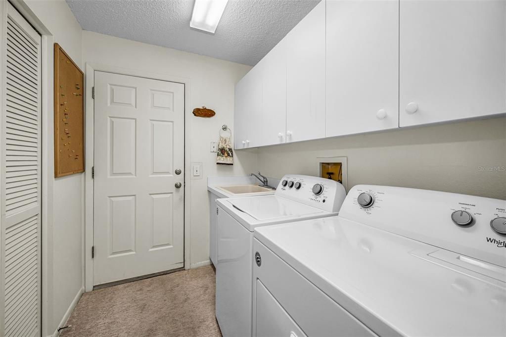 Active With Contract: $299,900 (2 beds, 2 baths, 1820 Square Feet)