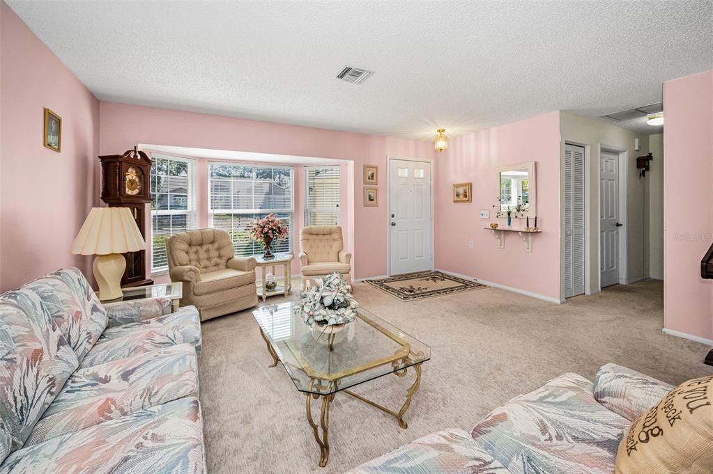Active With Contract: $299,900 (2 beds, 2 baths, 1820 Square Feet)