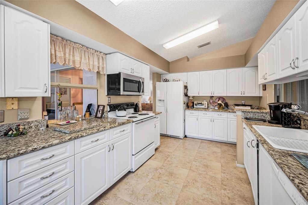 Active With Contract: $299,900 (2 beds, 2 baths, 1820 Square Feet)