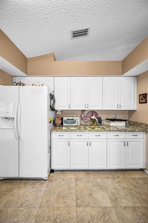 Active With Contract: $299,900 (2 beds, 2 baths, 1820 Square Feet)