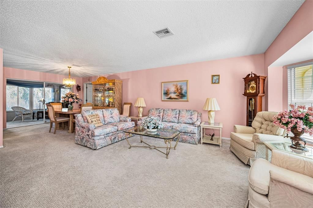 Active With Contract: $299,900 (2 beds, 2 baths, 1820 Square Feet)