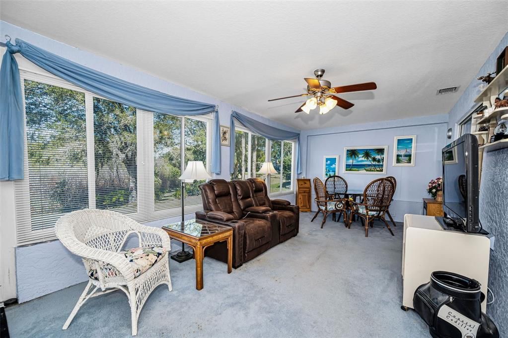 Active With Contract: $299,900 (2 beds, 2 baths, 1820 Square Feet)