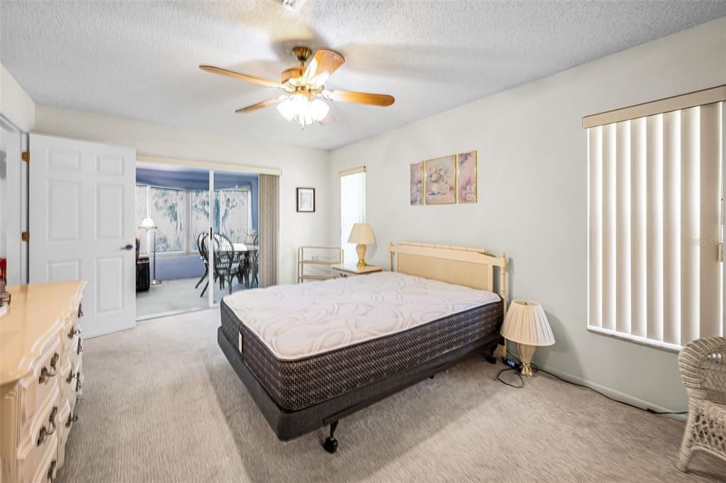 Active With Contract: $299,900 (2 beds, 2 baths, 1820 Square Feet)