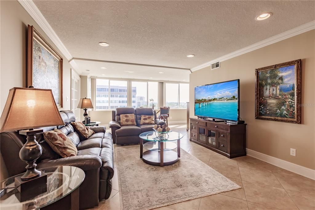 For Rent: $8,500 (2 beds, 2 baths, 1163 Square Feet)