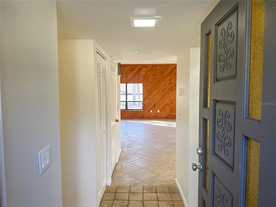 For Sale: $179,900 (2 beds, 1 baths, 1222 Square Feet)