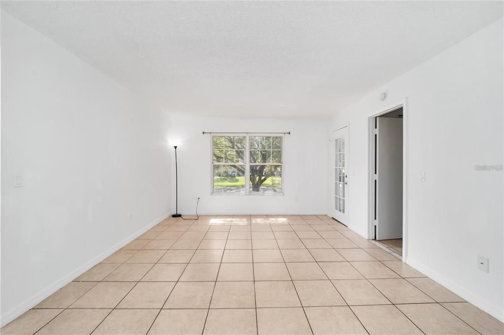 На продажу: $100,000 (2 спален, 2 ванн, 885 Квадратных фут)