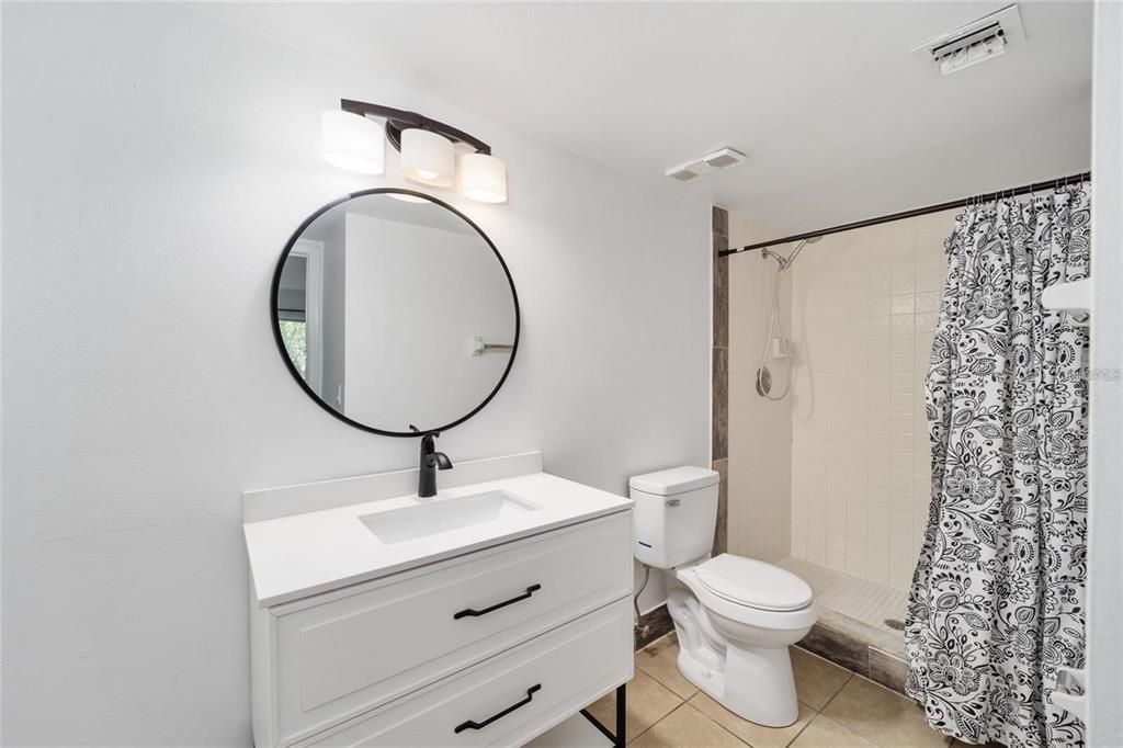 На продажу: $100,000 (2 спален, 2 ванн, 885 Квадратных фут)