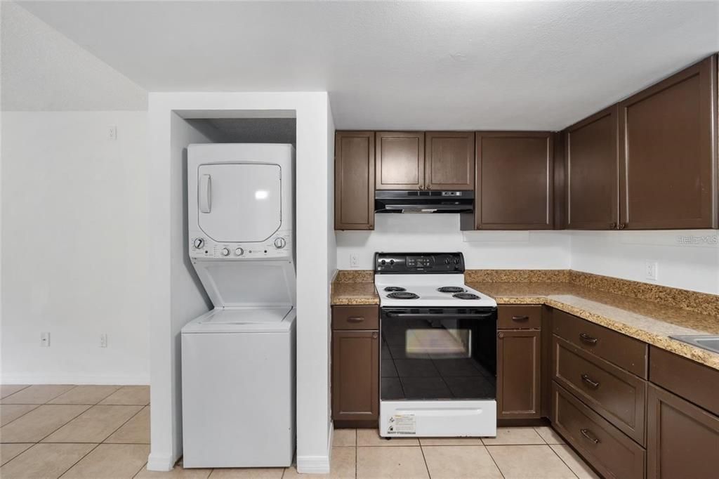 На продажу: $100,000 (2 спален, 2 ванн, 885 Квадратных фут)