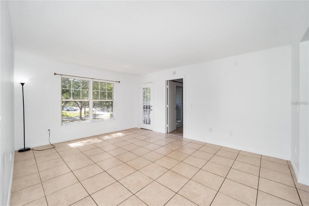 На продажу: $100,000 (2 спален, 2 ванн, 885 Квадратных фут)