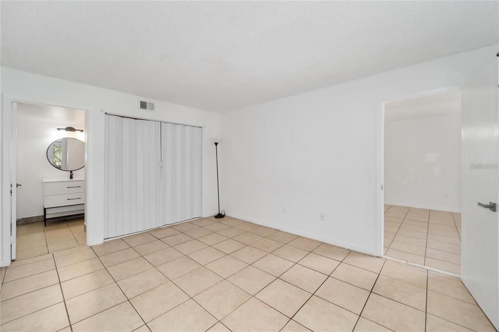 На продажу: $100,000 (2 спален, 2 ванн, 885 Квадратных фут)