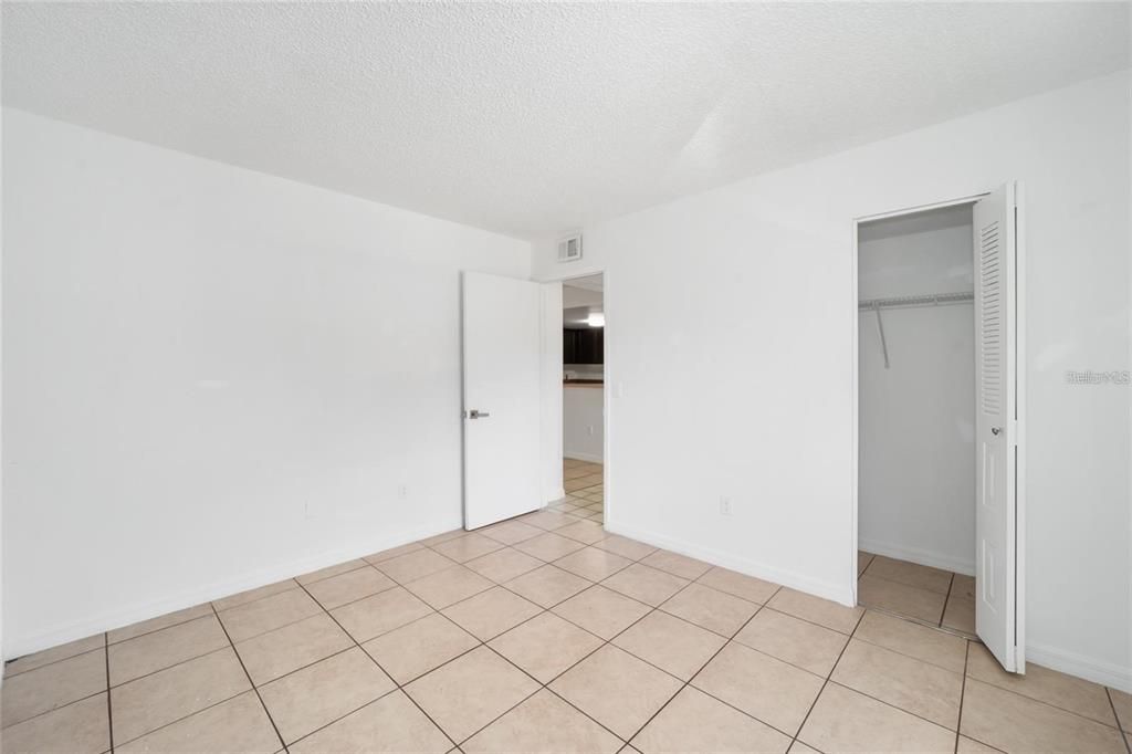 На продажу: $100,000 (2 спален, 2 ванн, 885 Квадратных фут)