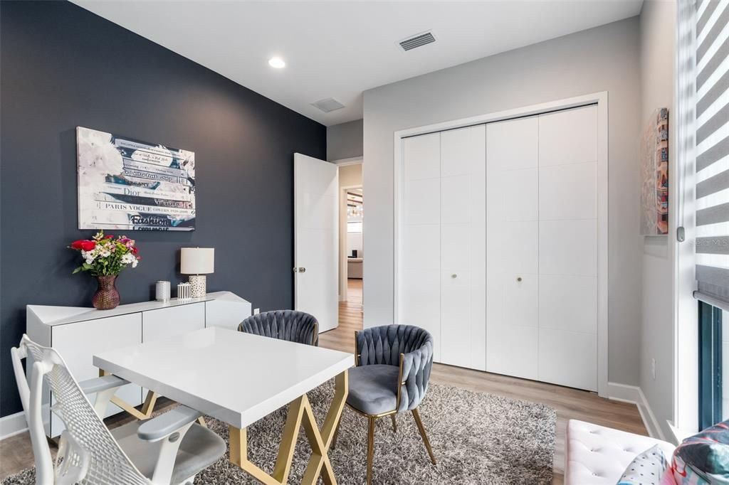 Activo con contrato: $999,950 (4 camas, 3 baños, 2962 Pies cuadrados)