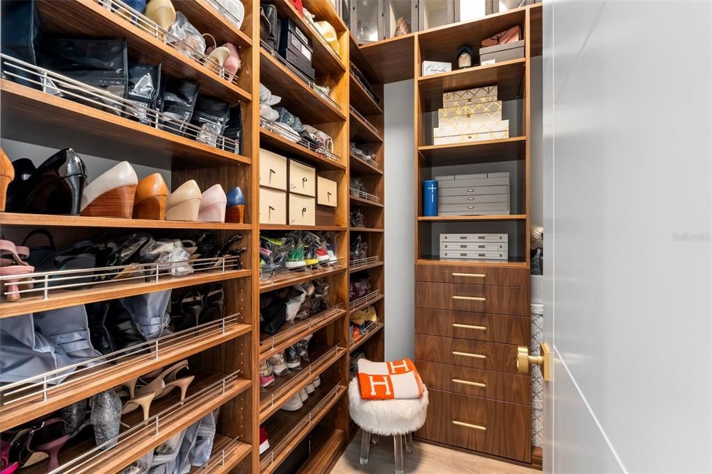 Activo con contrato: $999,950 (4 camas, 3 baños, 2962 Pies cuadrados)