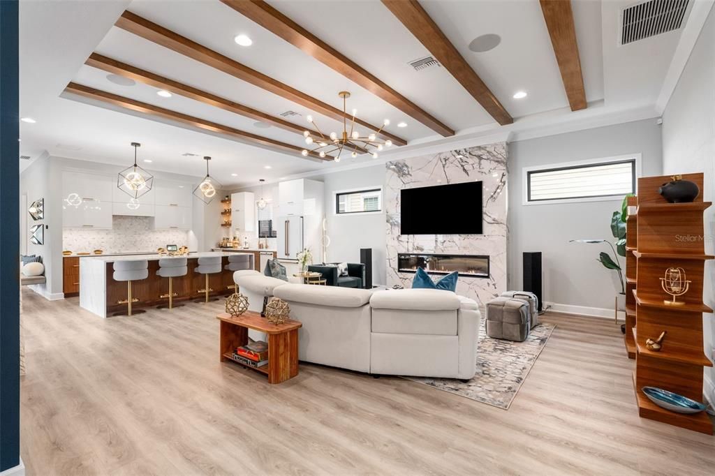 Activo con contrato: $999,950 (4 camas, 3 baños, 2962 Pies cuadrados)