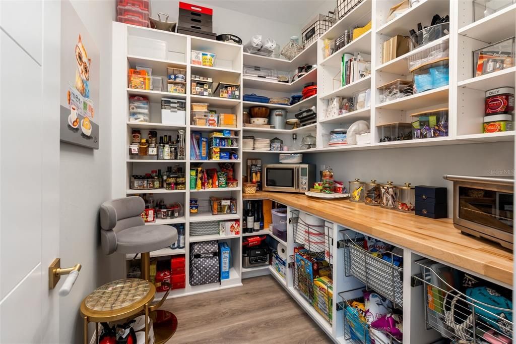 Activo con contrato: $999,950 (4 camas, 3 baños, 2962 Pies cuadrados)