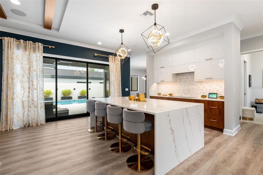 Activo con contrato: $999,950 (4 camas, 3 baños, 2962 Pies cuadrados)