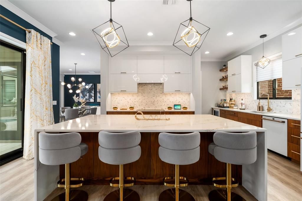 Activo con contrato: $999,950 (4 camas, 3 baños, 2962 Pies cuadrados)