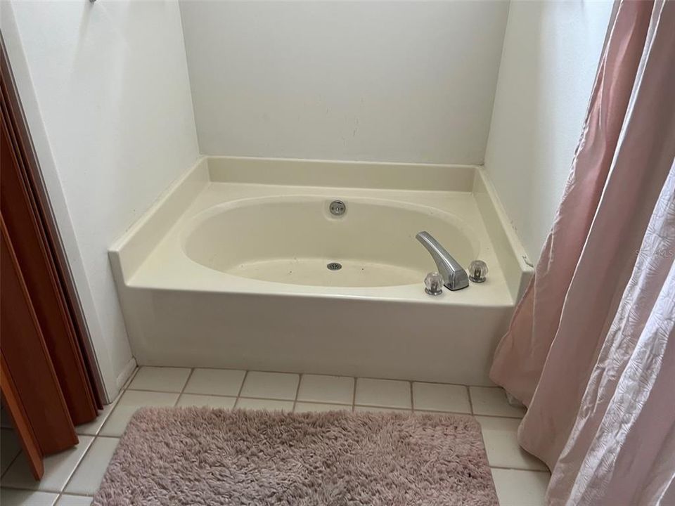 For Sale: $750,000 (4 beds, 3 baths, 2366 Square Feet)