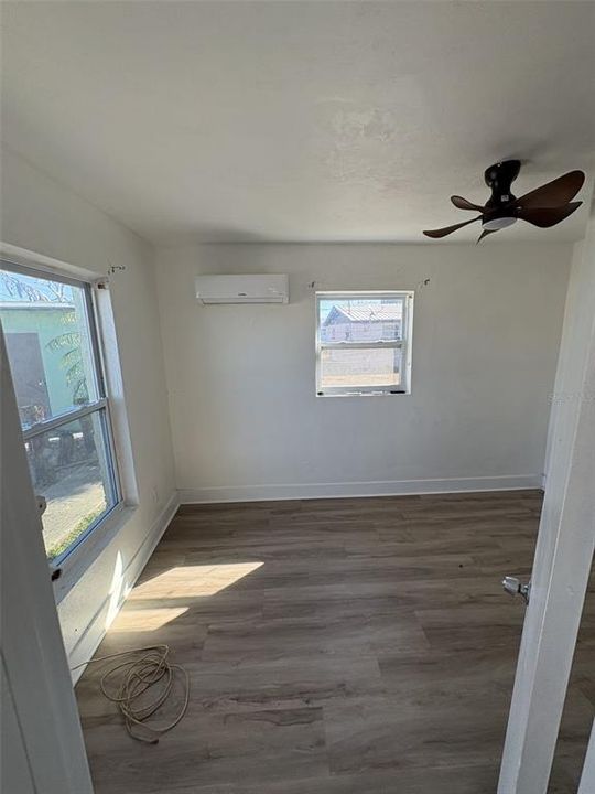 出租: $1,325 (2 贝兹, 1 浴室, 889 平方英尺)