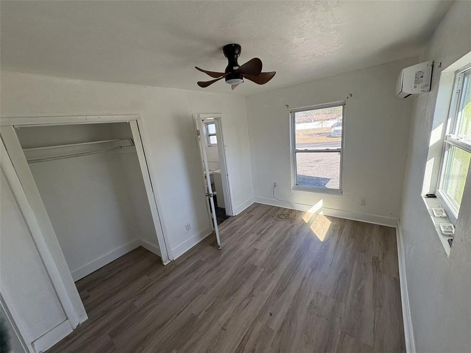 出租: $1,325 (2 贝兹, 1 浴室, 889 平方英尺)