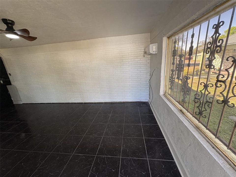 出租: $1,325 (2 贝兹, 1 浴室, 889 平方英尺)