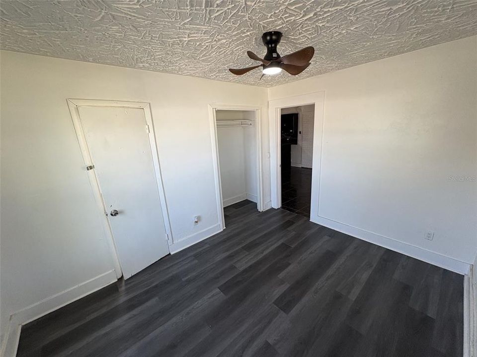 出租: $1,325 (2 贝兹, 1 浴室, 889 平方英尺)